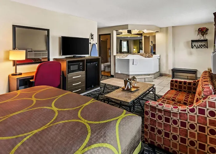 Super 8 By Wyndham Independence Kansas City