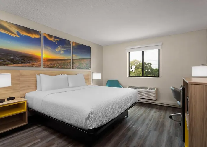 Days Inn And Suites By Wyndham , In
