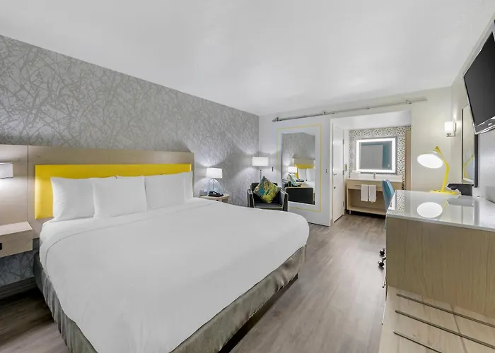 Hillstone Inn Tulare, An Ascend Collection Hotel