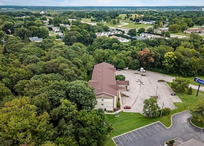 Comfort Inn & Suites East Moline Near I-80