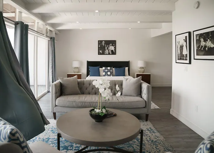 Hollywood Hills Hotel