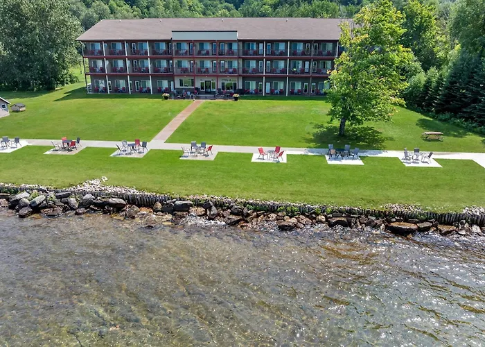 Comfort Inn & Suites -Lakefront