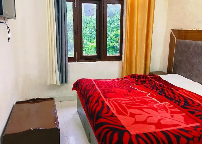 Hotel Plaza Dalhousie - Near Ghandhi Chowk Mall Road