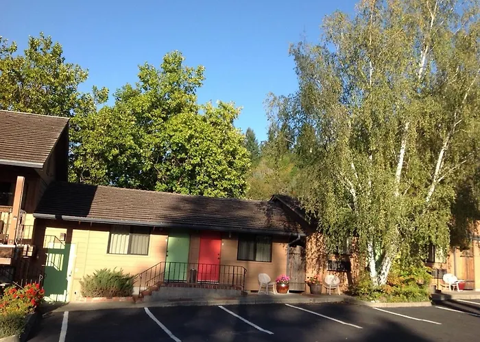 Humboldt Redwoods Inn