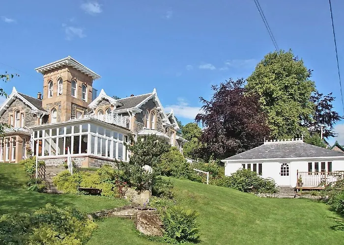 Holly Lodge