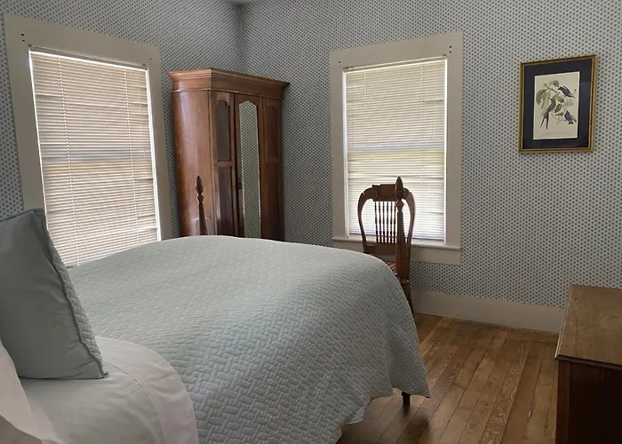 Full Room Riverside Getaway In Historic Glen Rose