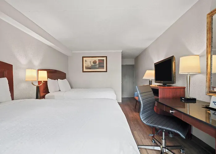 Days Inn By Wyndham Utica
