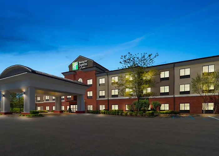 Holiday Inn Express & Suites Fairmont By Ihg