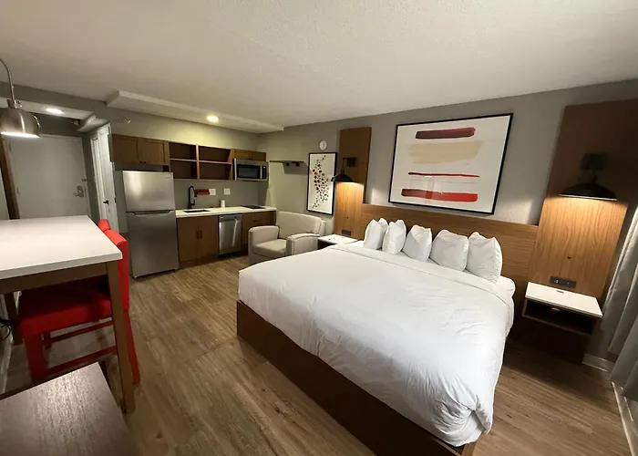 Ramada By Wyndham Albuquerque Midtown Hotel