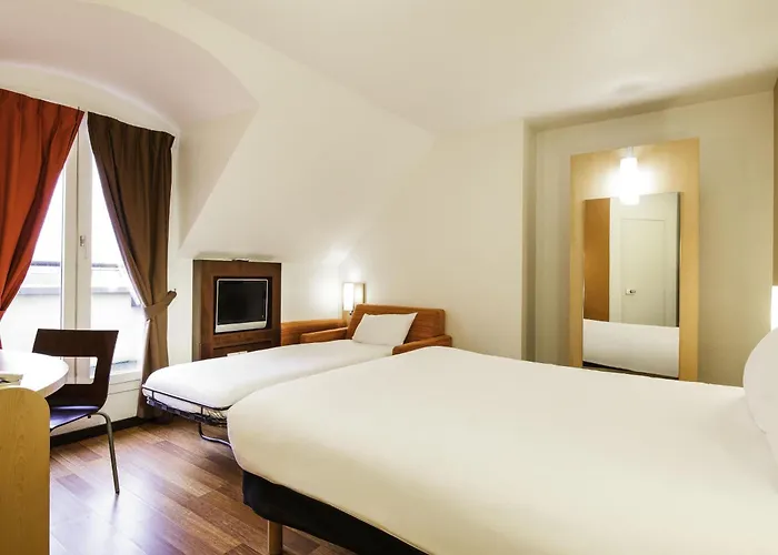 Ibis Versailles Château