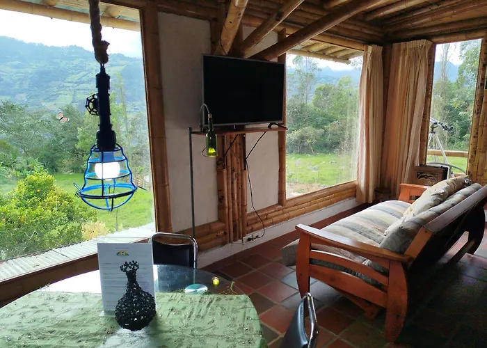 Hostal Casa De Guadua/ The Bamboo House Choachí