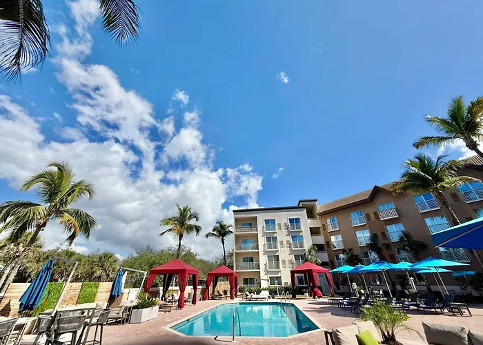 Holiday Inn Express & Suites Naples Downtown - 5Th Avenue By Ihg