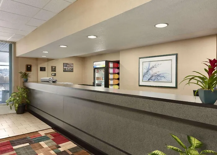 Red Carpet Inn & Suites