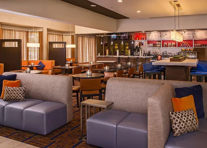 Courtyard By Marriott Richmond West