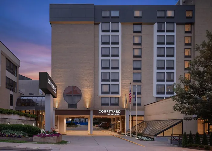 Courtyard By Marriott University Center