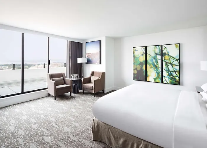 Doubletree By Hilton Hotel & Suites Victoria