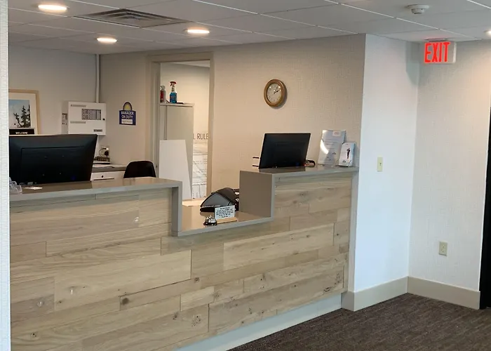 Days Inn & Suites By Wyndham Duluth By The Mall