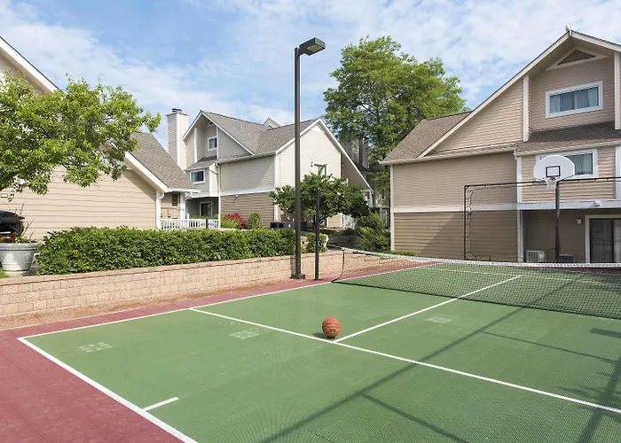 Sonesta Simply Suites Cleveland Airport Middleburg Heights