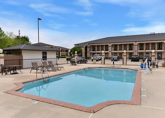 Mockingbird Inn & Suites