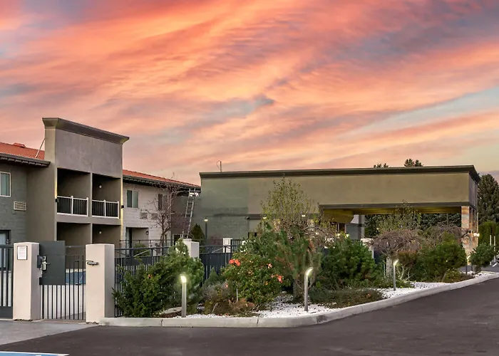 Best Western Plus Lake Front Hotel