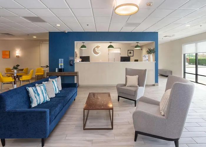 Comfort Inn & Suites Buffalo Airport