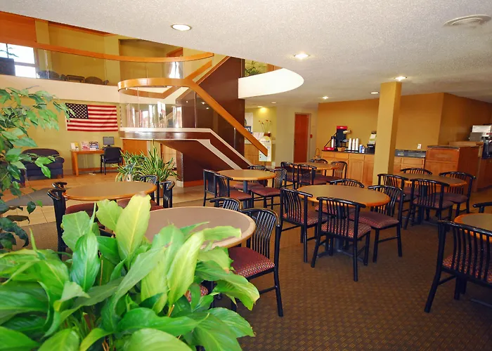 Days Inn & Suites By Wyndham Northwest Indianapolis