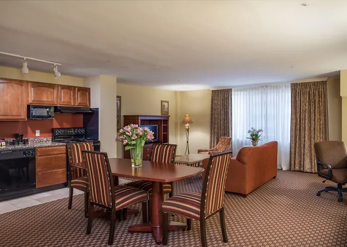 Clarion Collection Hotel Arlington Court Suites