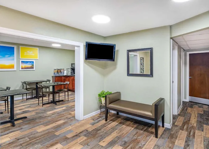 Days Inn By Wyndham Clarksville Tn