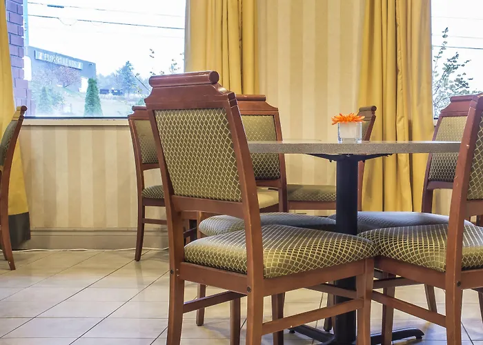 Comfort Hotel & Suites