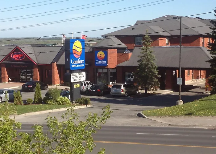 Comfort Hotel & Suites