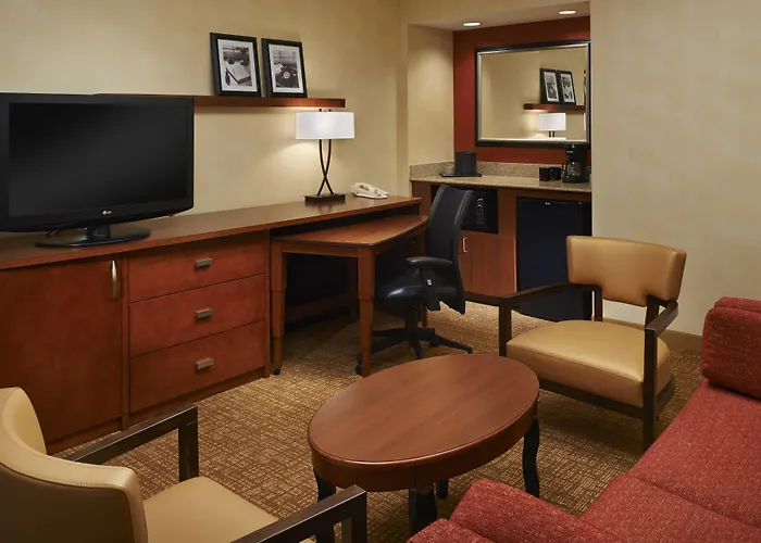 Courtyard By Marriott Detroit Troy