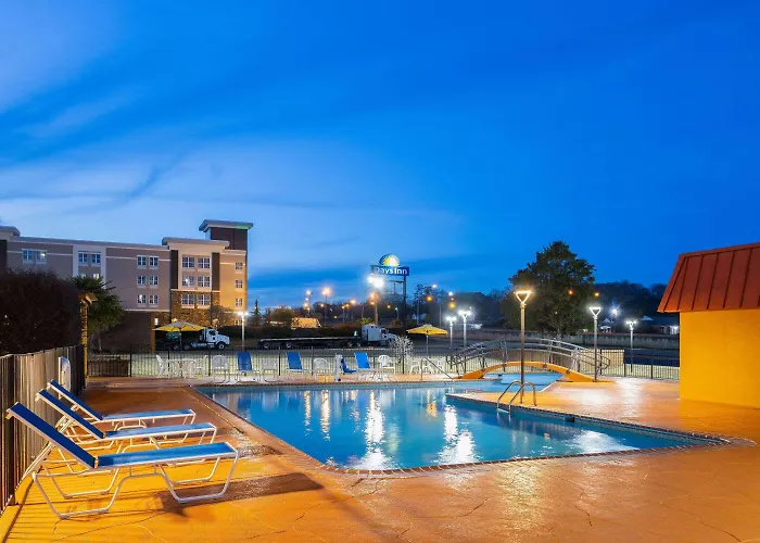 Forsyth Dog Friendly Hotels