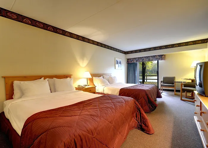 Ramada By Wyndham Pinewood Park Resort North Bay