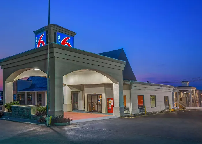 Motel 6-Calhoun, Ga