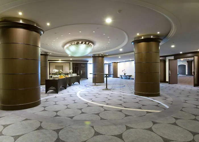 Hotel Hilton Paris Charles De Gaulle Airport à Le Mesnil-Amelot