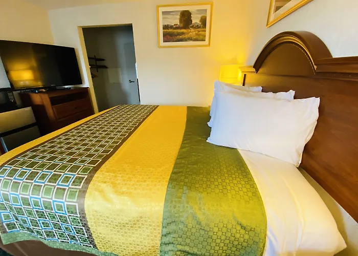 Harrisonville Inn & Suites