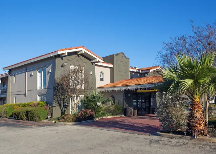 Baymont By Wyndham Austin University Area
