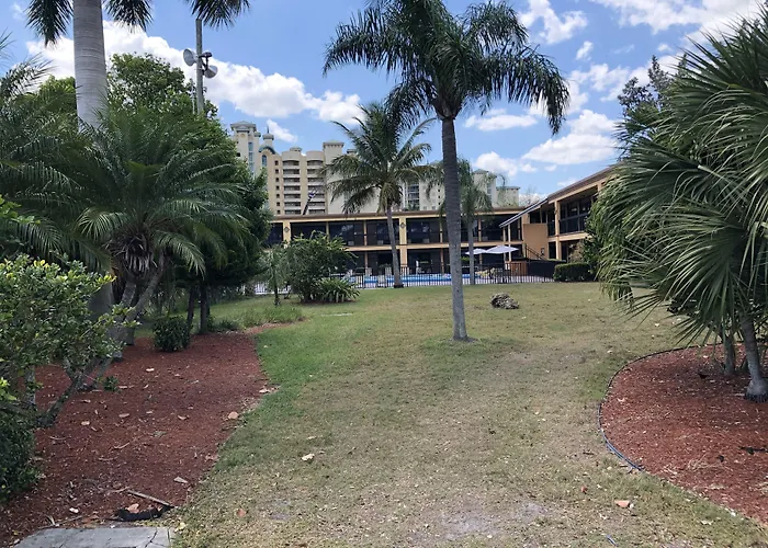 Travelodge By Wyndham Fort Myers North