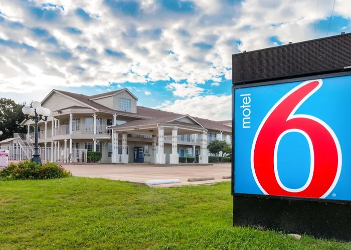 Motel 6-Waxahachie, Tx