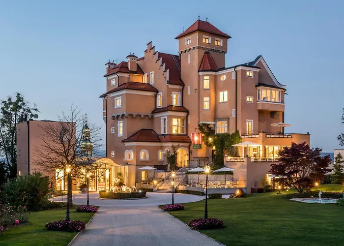 Hotel Schloss Moenchstein