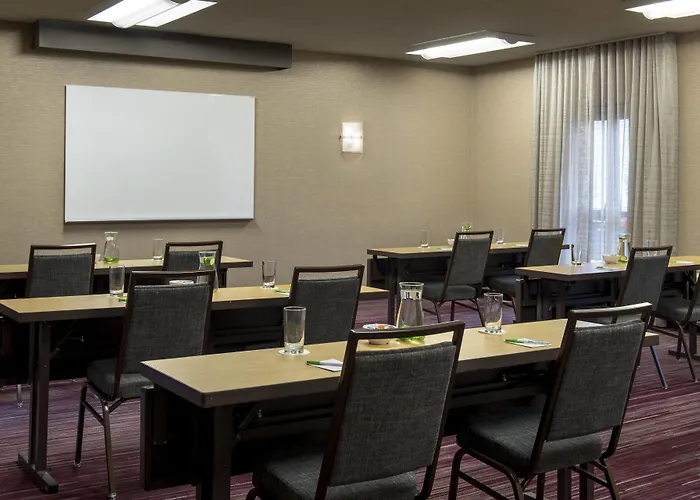Courtyard By Marriott Chicago Naperville