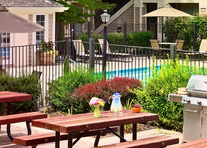 Sonesta Simply Suites Cleveland Westlake