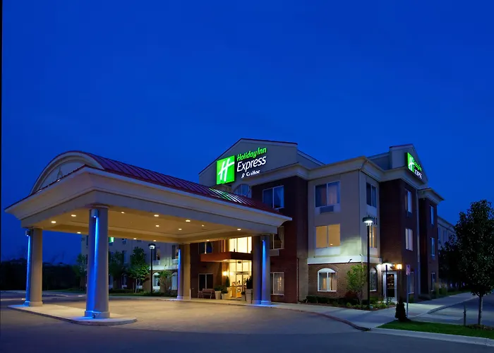 Holiday Inn Express & Suites Detroit - Farmington Hills By Ihg