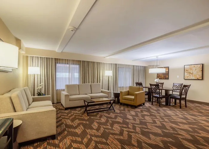 Doubletree By Hilton Lawrence