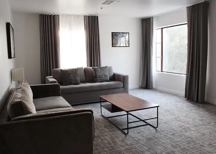 Vinland Hotel And Lounge