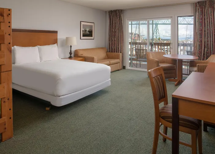 Astoria Riverwalk Inn