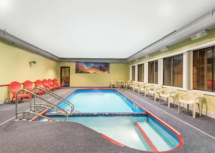 Days Inn & Suites By Wyndham Youngstown / Girard Ohio