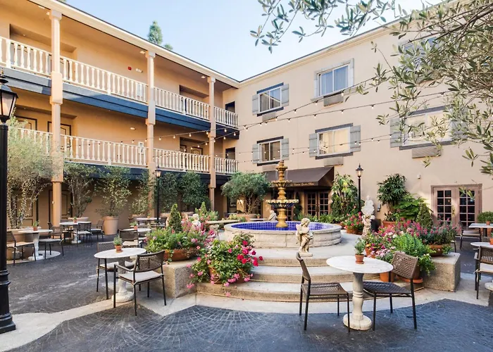 Costa Mesa Dog Friendly Hotels