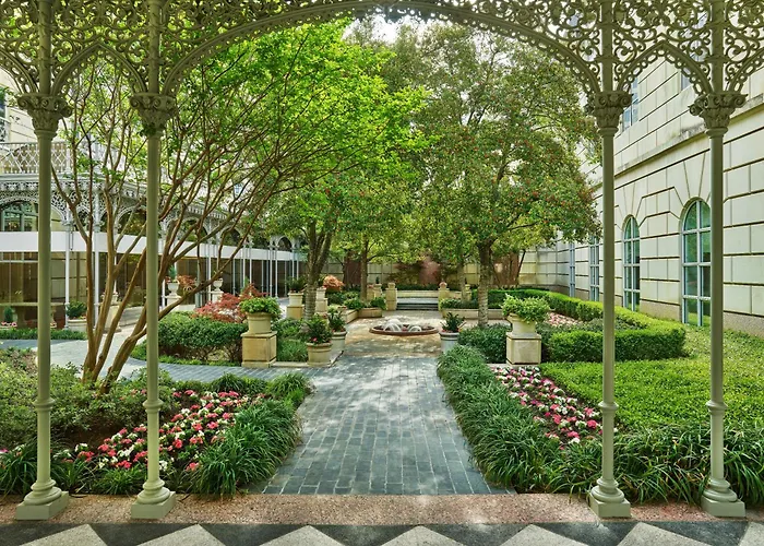 Crescent Court