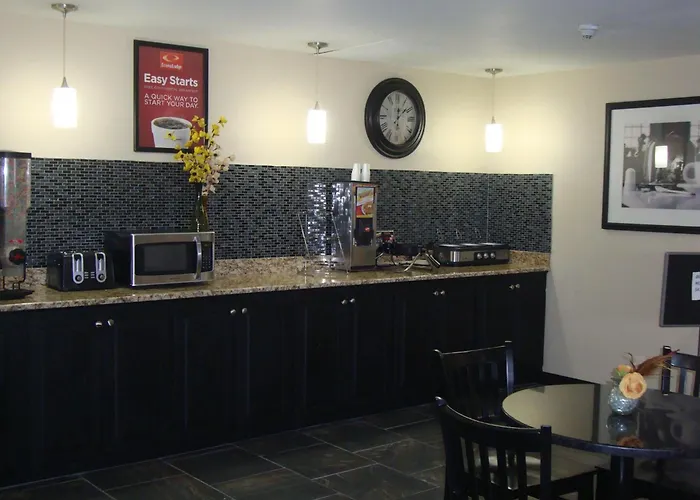 Econo Lodge Inn & Suites Jackson Northwest
